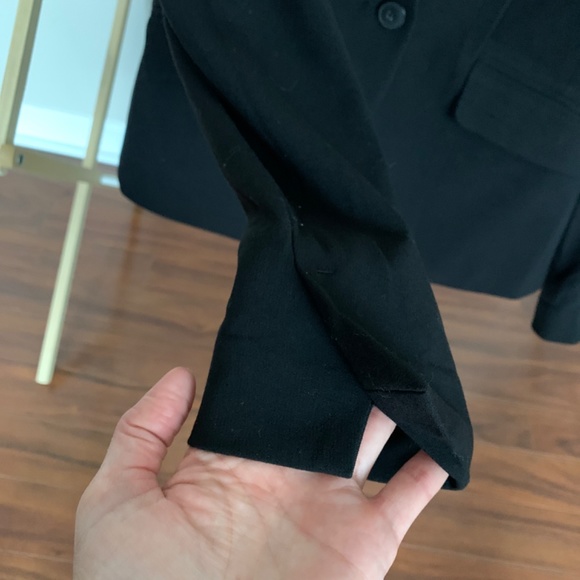 Black tailored one button jacket - Picture 2 of 5
